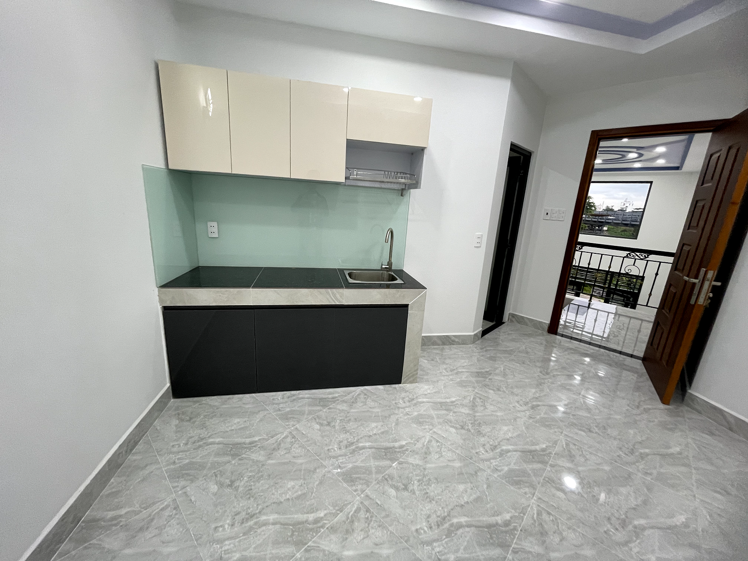 BÁN NHÀ TRẦN BÁ GIAO QUẬN GÒ VẤP, SIÊU PHẨM 5 LẦU ĐẸP LUNG LINH HẺM Ô TÔ